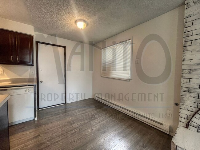 Building Photo - 3624/3626 S Mount Vernon Street Duplex (Lo...