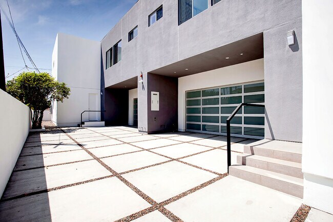 Building Photo - 1949 S Barrington Ave