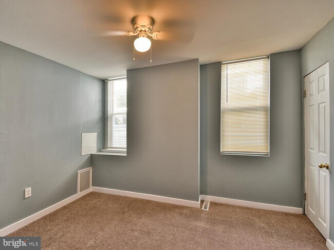 Building Photo - 234 Collins Ave