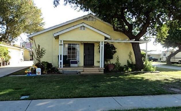Foto del edificio - 8808-8824 Rose St