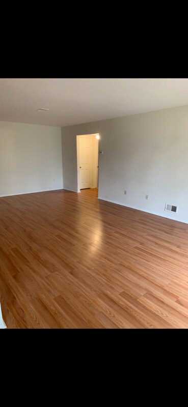 Foto del edificio - 107 Sharon Garden Ct