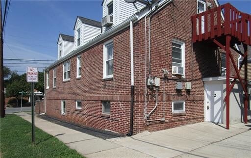 Building Photo - 82 Woodbridge Ave