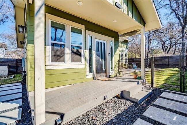 Building Photo - 1203 Cometa St