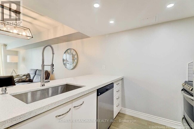 Building Photo - 38 Elm St