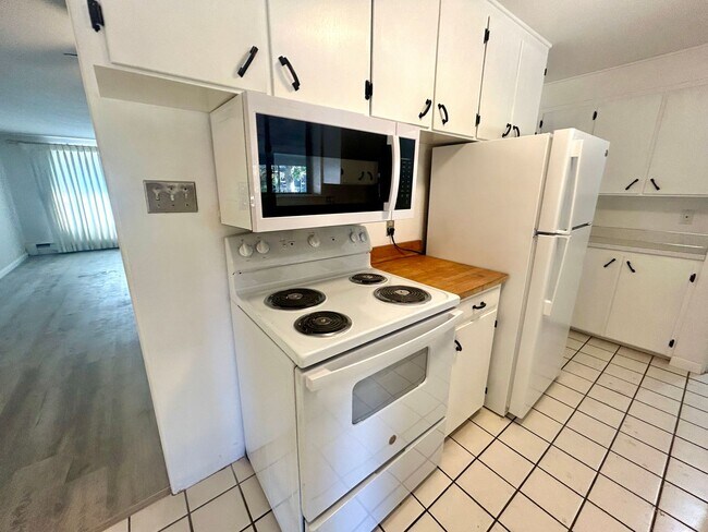 Foto del edificio - 4 Bedroom Ranch House - Prime Location Min...