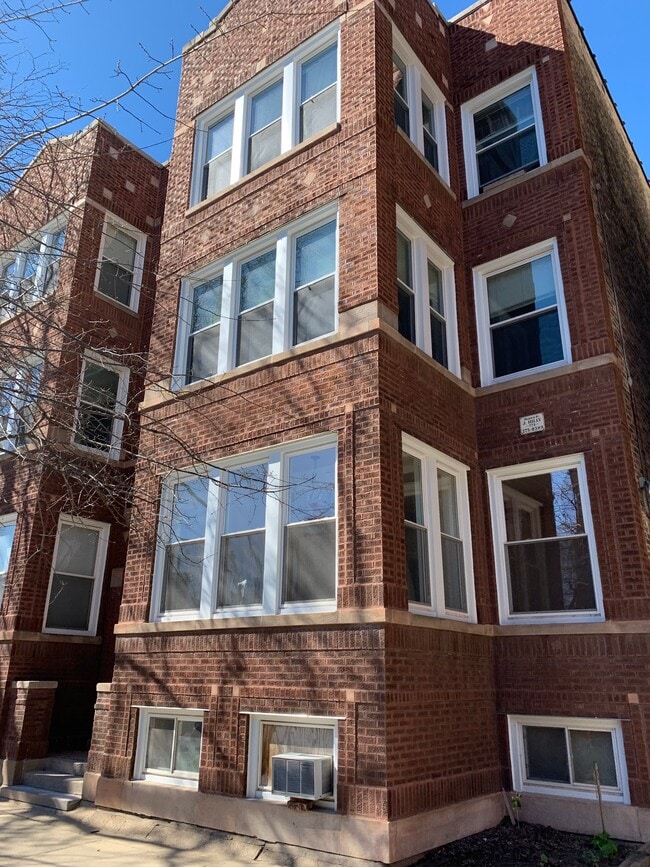 Building Photo - 1468 W Winnemac Ave