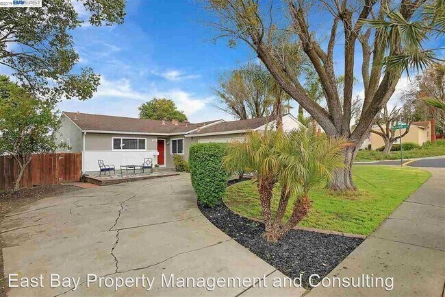 Foto del edificio - 4 br, 2 bath House - 385 Lee Ave.