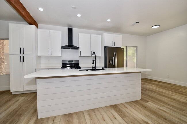 Building Photo - STUNNING 4 BEDROOM HOUSE WITH 3 CAR GARAGE...