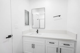 Interior Photo - 1527 Veteran Ave