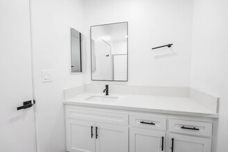 Interior Photo - 1527 Veteran Ave