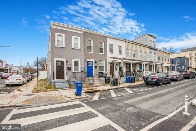 Building Photo - 702 19th St NE
