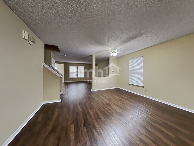 Foto del edificio - 9810 Blue Ridge Way