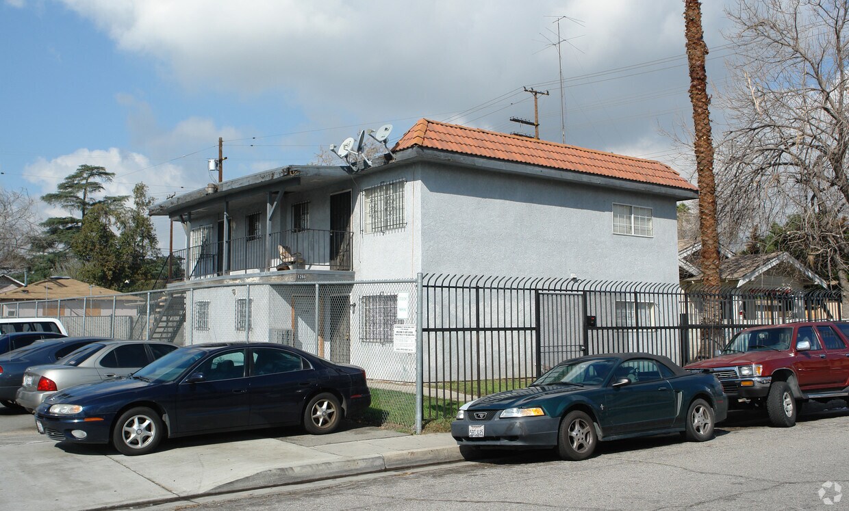 Primary Photo - 1288 N Acacia Ave