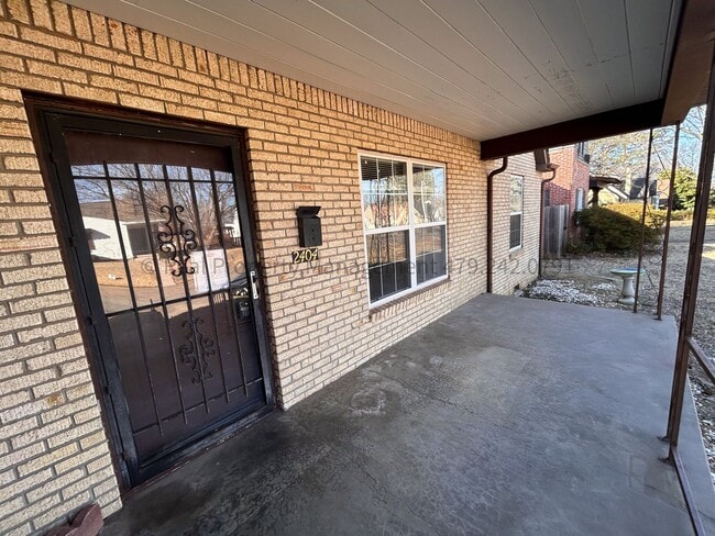 Building Photo - Nice 2 Bedroom 1 Bath Duplex in Park Hill ...