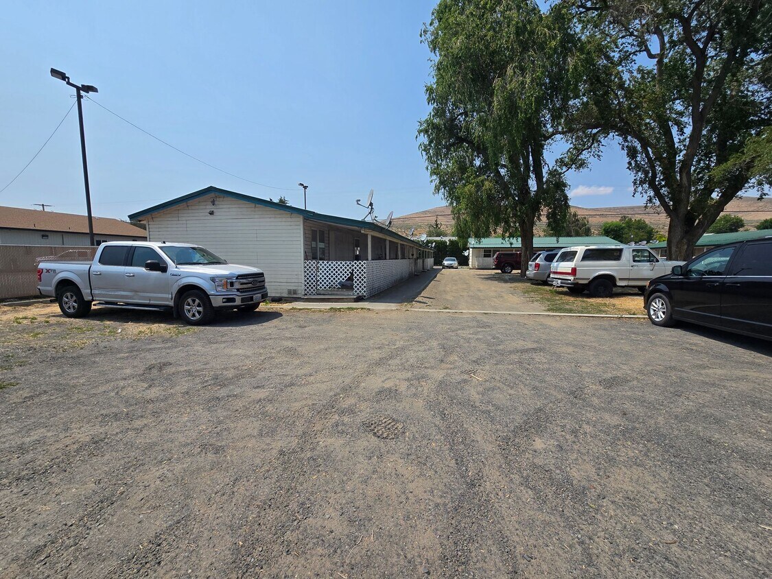 Foto principal - Freshly Remolded 2 Bedroom Apartment Move-...