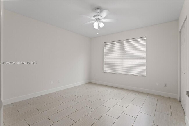 Foto del edificio - 5570 NW 61st St