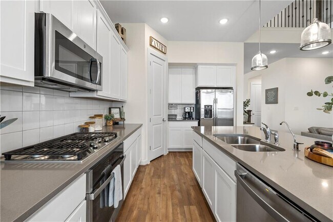 Building Photo - 6549 Laurencia Pl