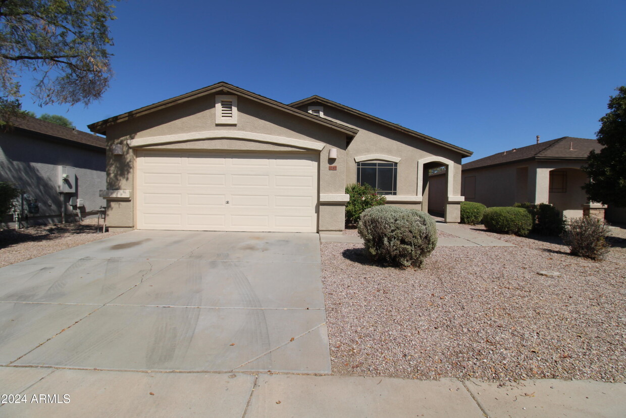 Foto principal - 1840 E Desert Rose Trail