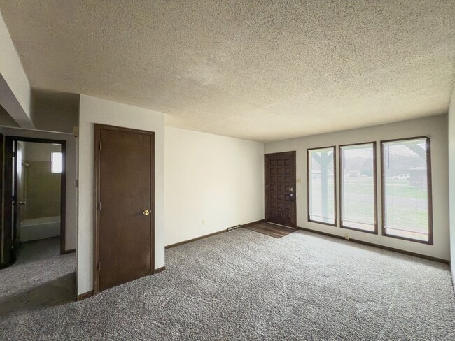 Building Photo - 2447-2447 E Heying Dr