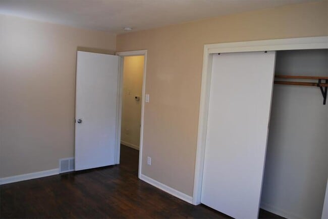 Building Photo - 2830 Hillhaven Ct SE