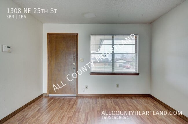 Building Photo - 1308 NE 25th St