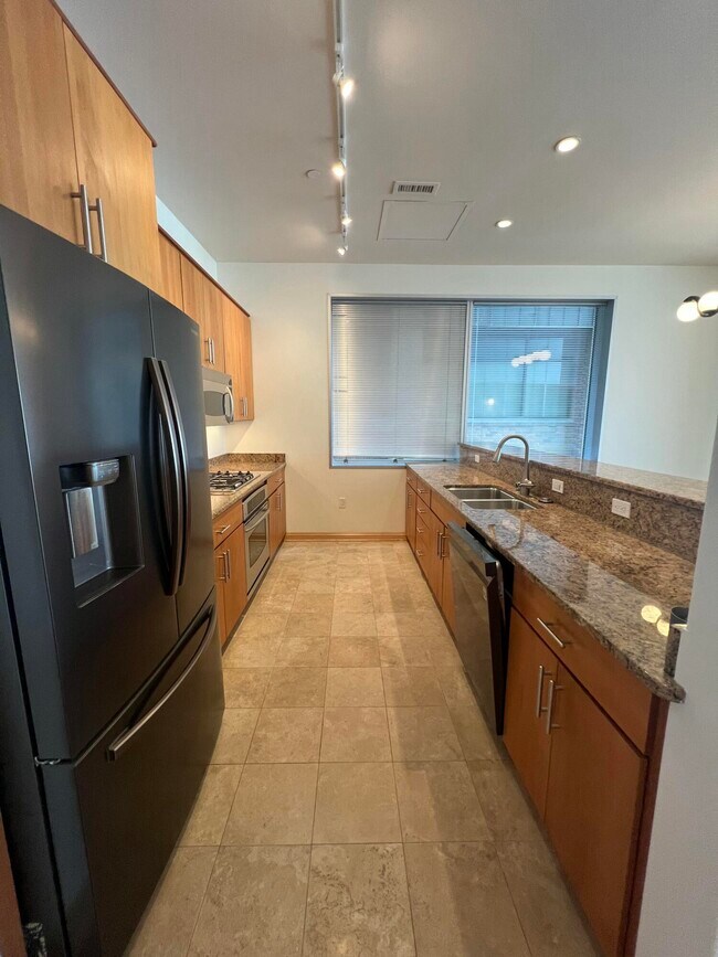 Foto del edificio - 545 E Wells St