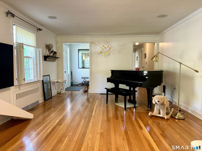 Building Photo - 330 Ridge Rd