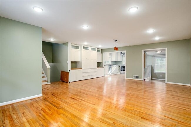 Building Photo - 4089 Longview Dr