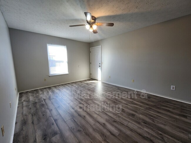 Foto del edificio - 1849 Summerhaven Ave