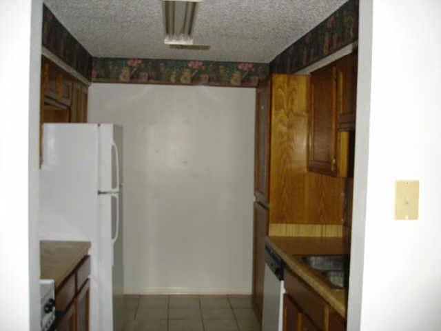 Building Photo - 212 Quaker Dr