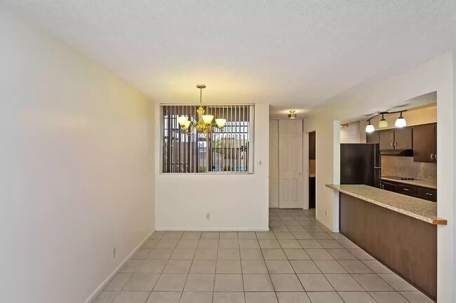 Building Photo - 6979 Palm Ct