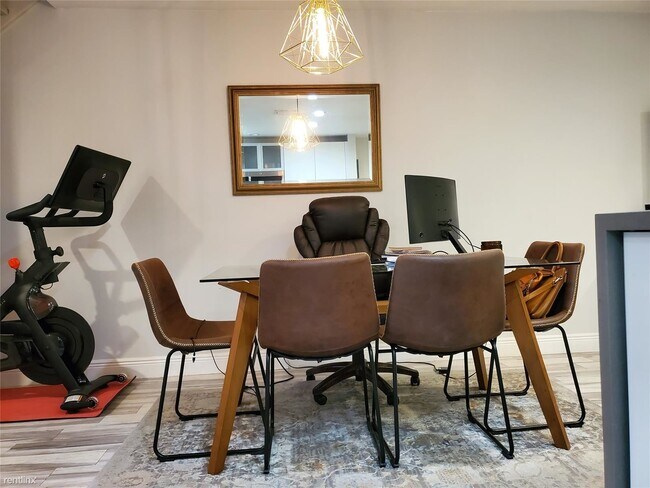 Foto del edificio - 2 br, 2.5 bath Townhome - 3900 NE 18th Ave