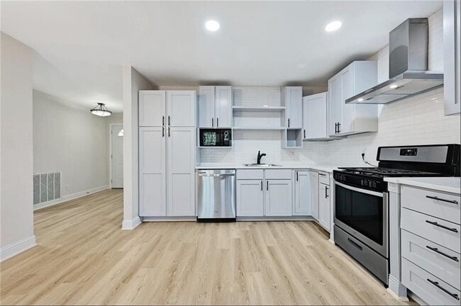 Building Photo - 4603 Lennox Dr