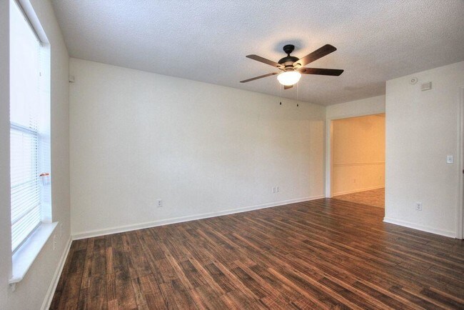 Building Photo - 912 Polo Pl