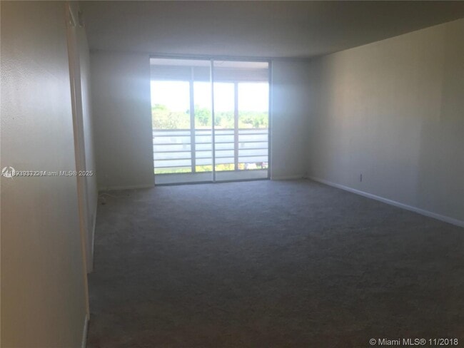 Foto del edificio - 404 NW 68th Ave