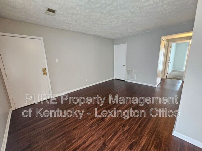 Building Photo - 301 Christy Allyn Ct