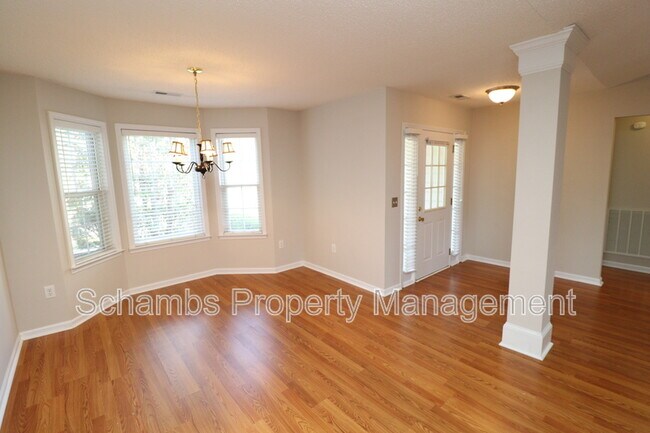 Foto del edificio - 305 Firefly Rd
