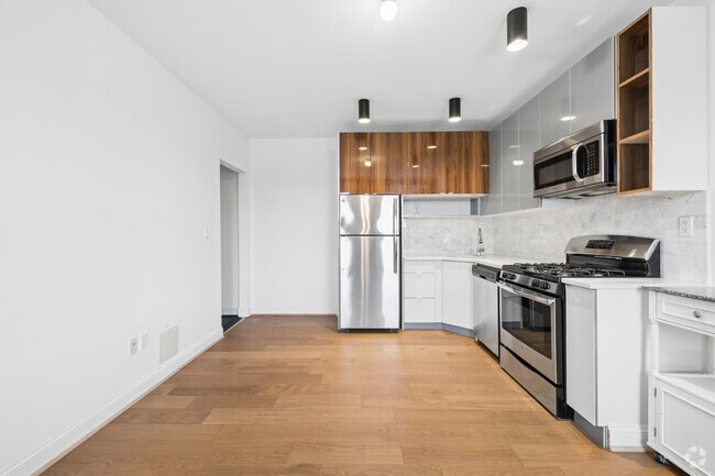1BR, 1BA - 560SF - Kitchen - The Kensington at 516 Orange St!