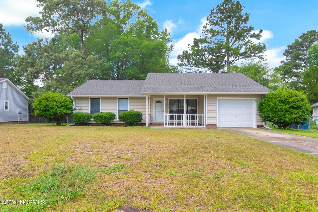 Primary Photo - 1107 Massey Ct