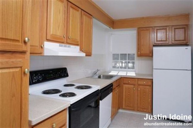 Building Photo - 2 bedroom in Lexington MA 02421