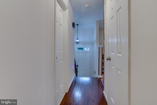 Building Photo - 3700 Roxbury Ln