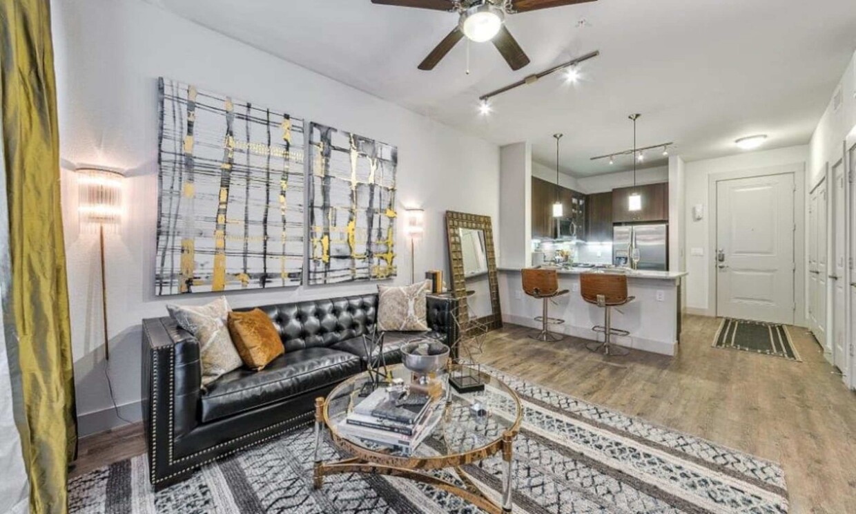 Primary Photo - 110 W CityLine Dr
