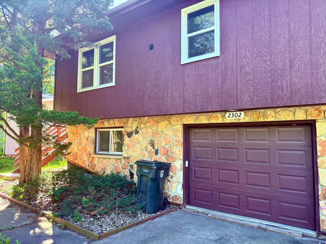 2302 W 3rd Street - 2302 W 3rd St