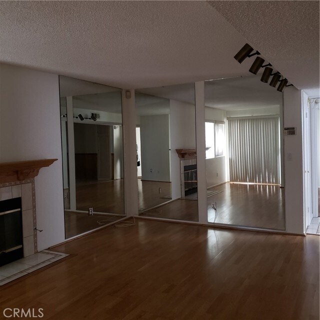 Building Photo - 8325 Vineyard Ave