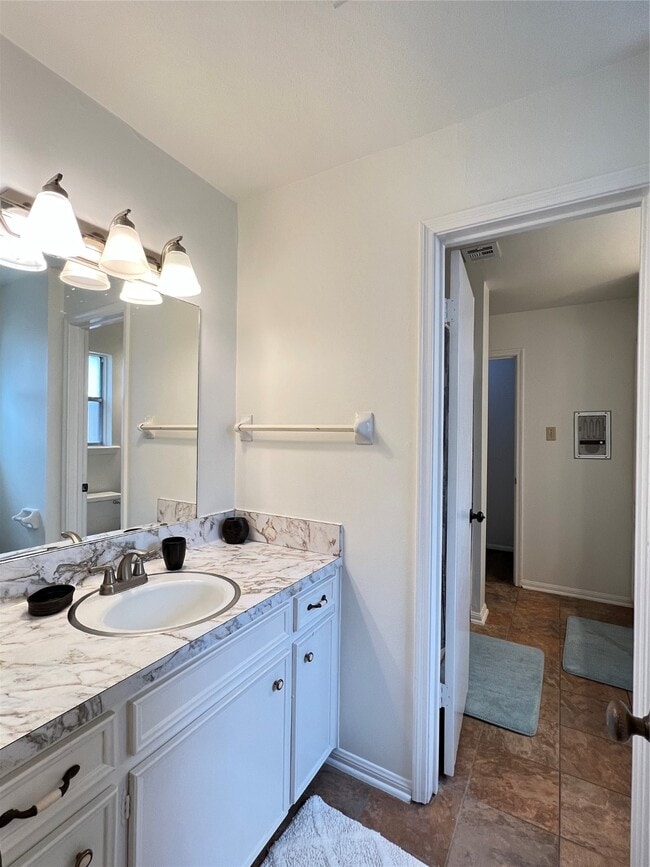 Building Photo - 2232 Ripple Creek Dr