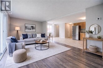 Building Photo - 32 Hackberry St