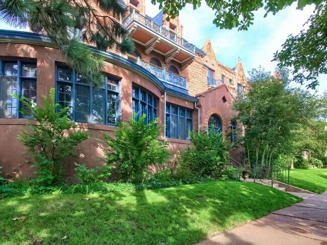 Building Photo - Studio Style Condo Unit in Denver