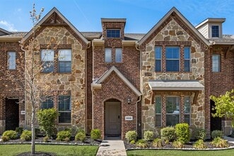 Building Photo - 2016 Saddle Wy