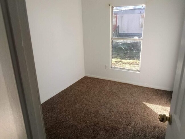 Building Photo - 8105 Old Tom Box Rd