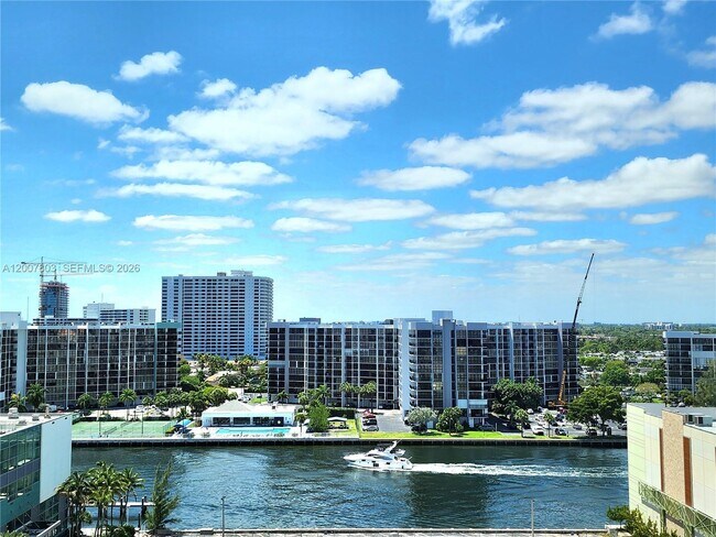 Foto del edificio - 3505 S Ocean Dr